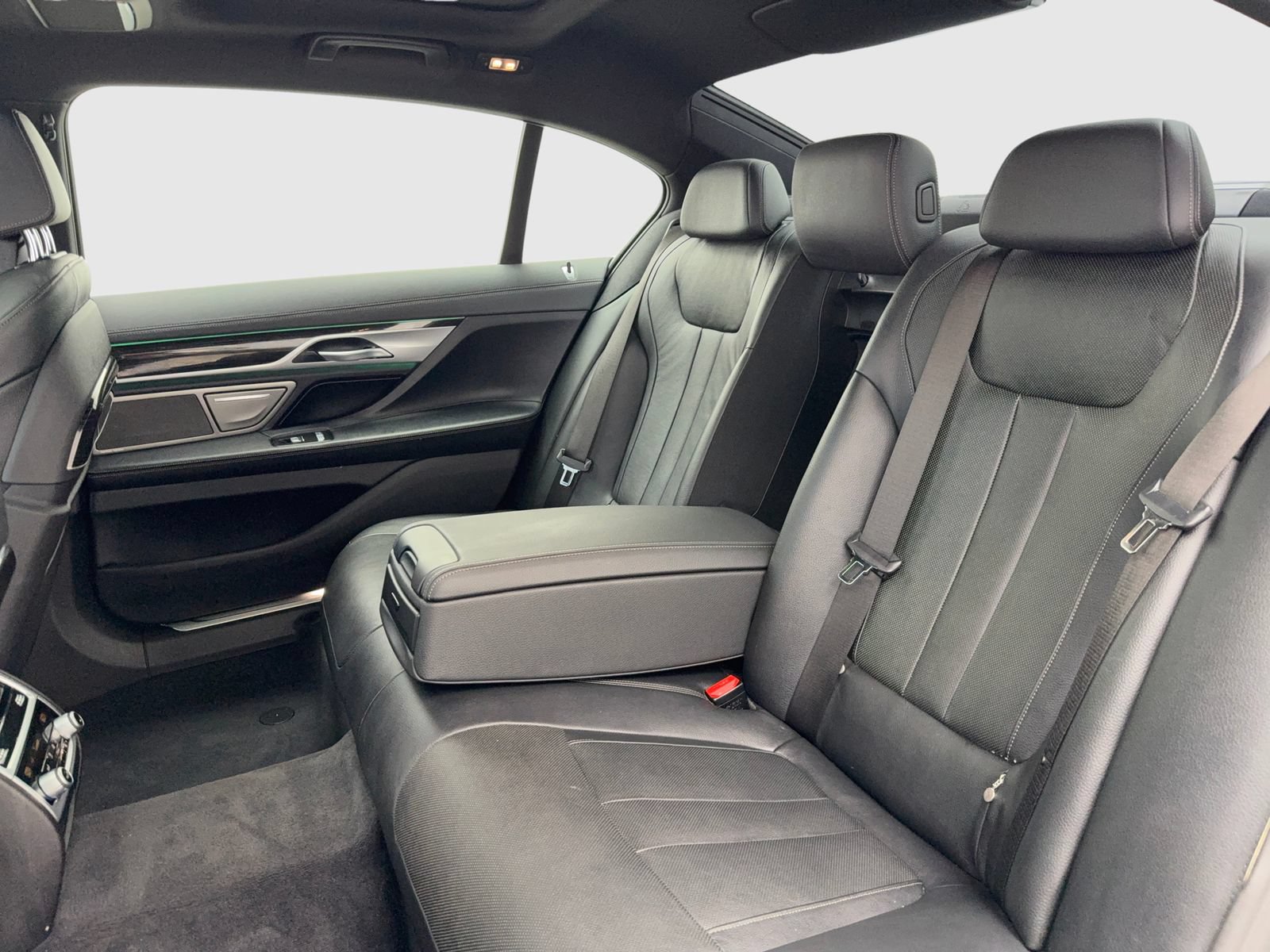 Used 2020 BMW 740i xDrive w/ M Sport Package AWD/4WD image 35
