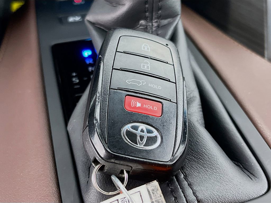Used 2023 Toyota Venza Limited AWD/4WD image 24