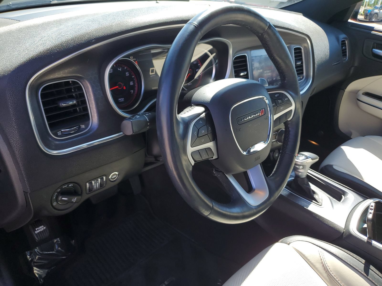Used 2017 Dodge Charger SXT w/ AWD Plus Group image 19