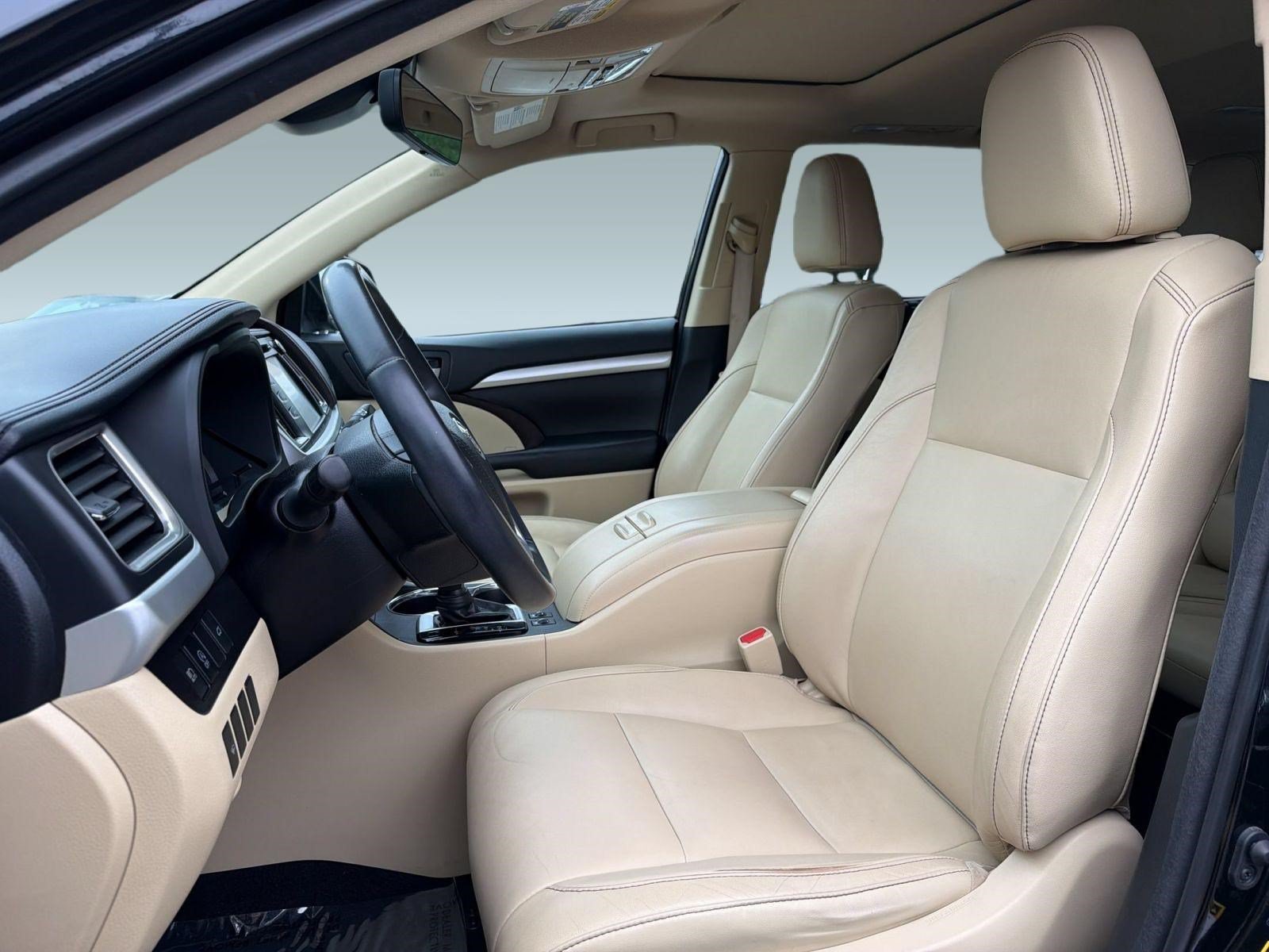 Used 2018 Toyota Highlander XLE AWD/4WD image 5