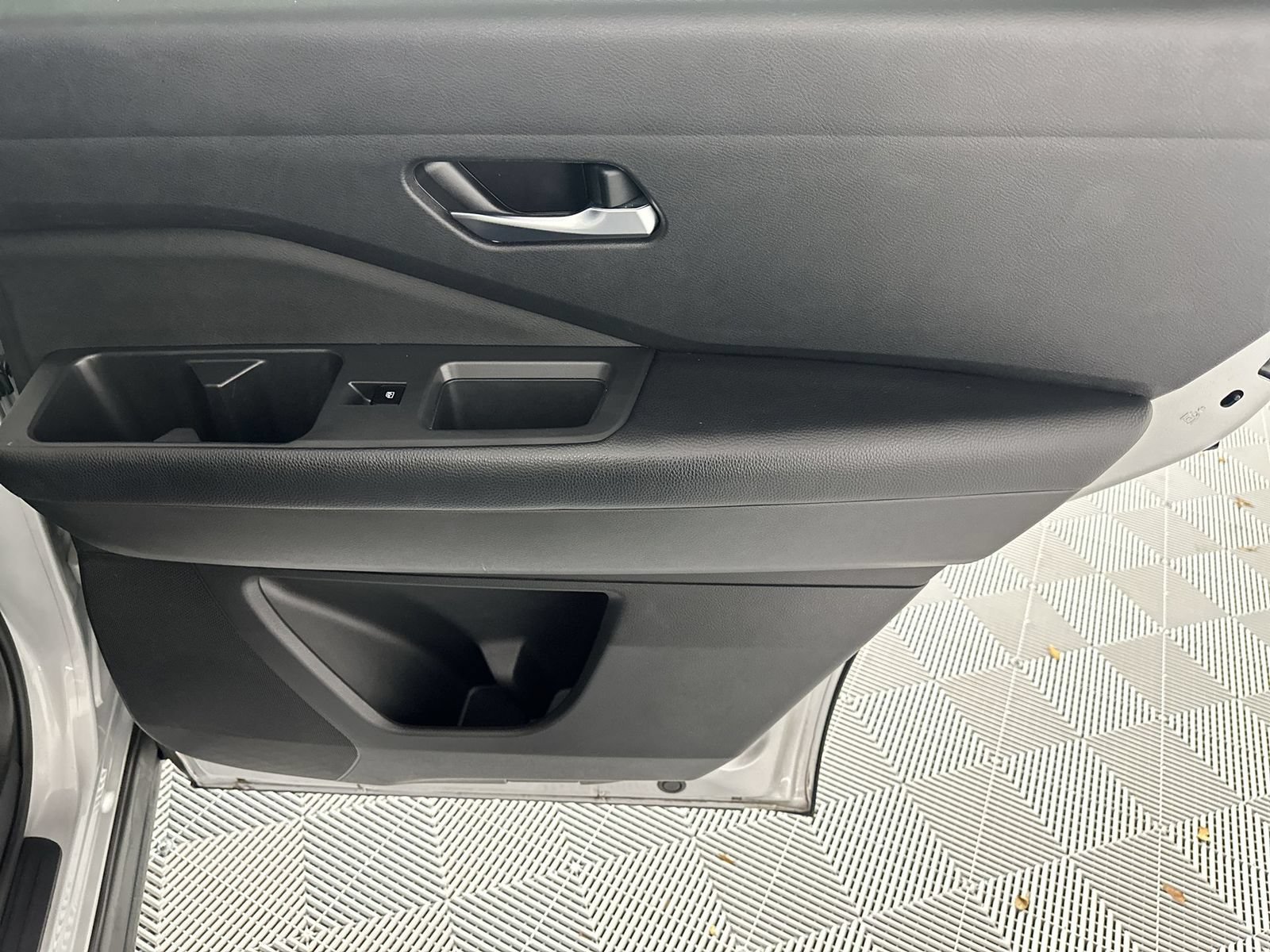 Certified 2022 Nissan Pathfinder SV FWD image 31