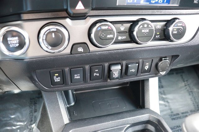Used 2023 Toyota Tacoma TRD Off-Road w/ Technology Package AWD/4WD image 15