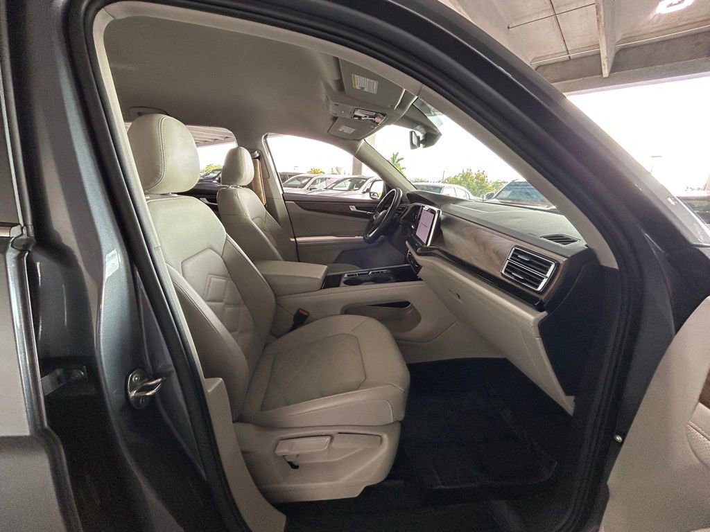 Used 2024 Volkswagen Atlas SE image 31