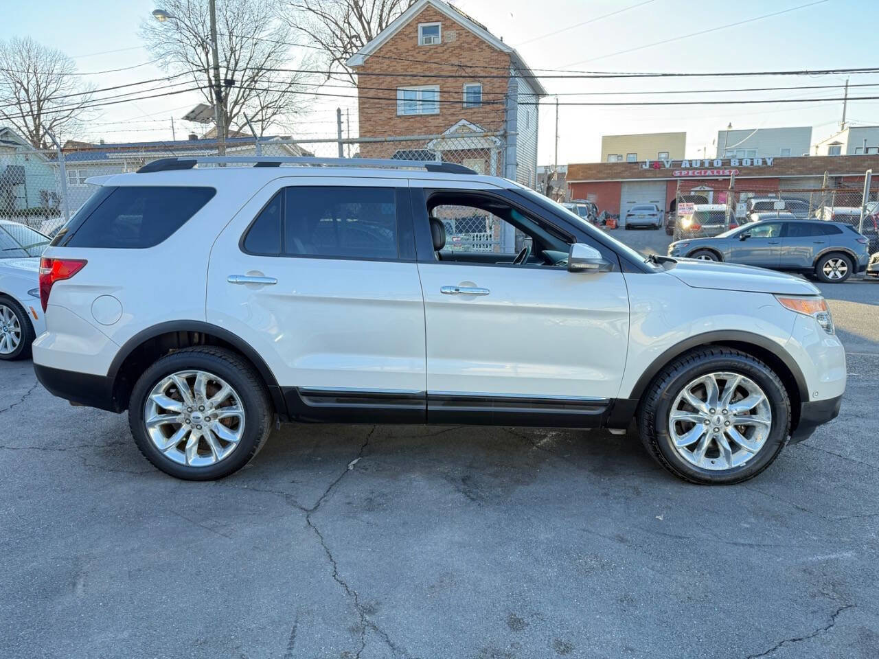 Used 2014 Ford Explorer Limited w/ Equipment Group 302A image 6