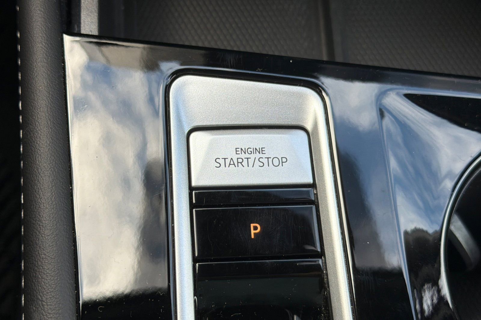 Used 2024 Volkswagen Atlas Cross Sport SE w/ Panoramic Sunroof Package image 22