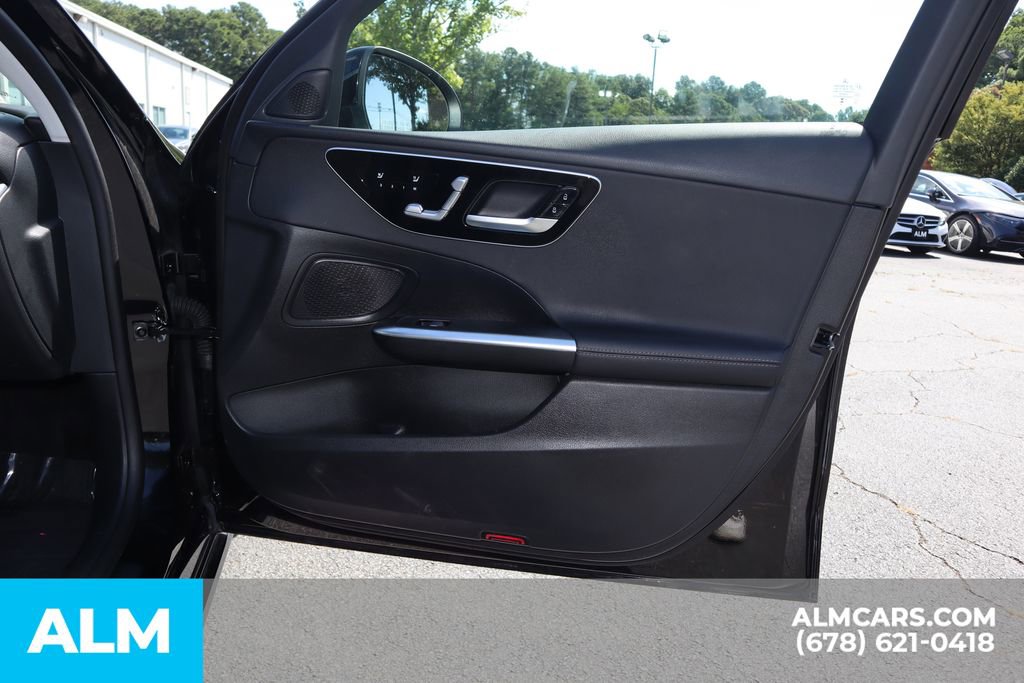 Used 2025 Mercedes-Benz C 300 Sedan image 29