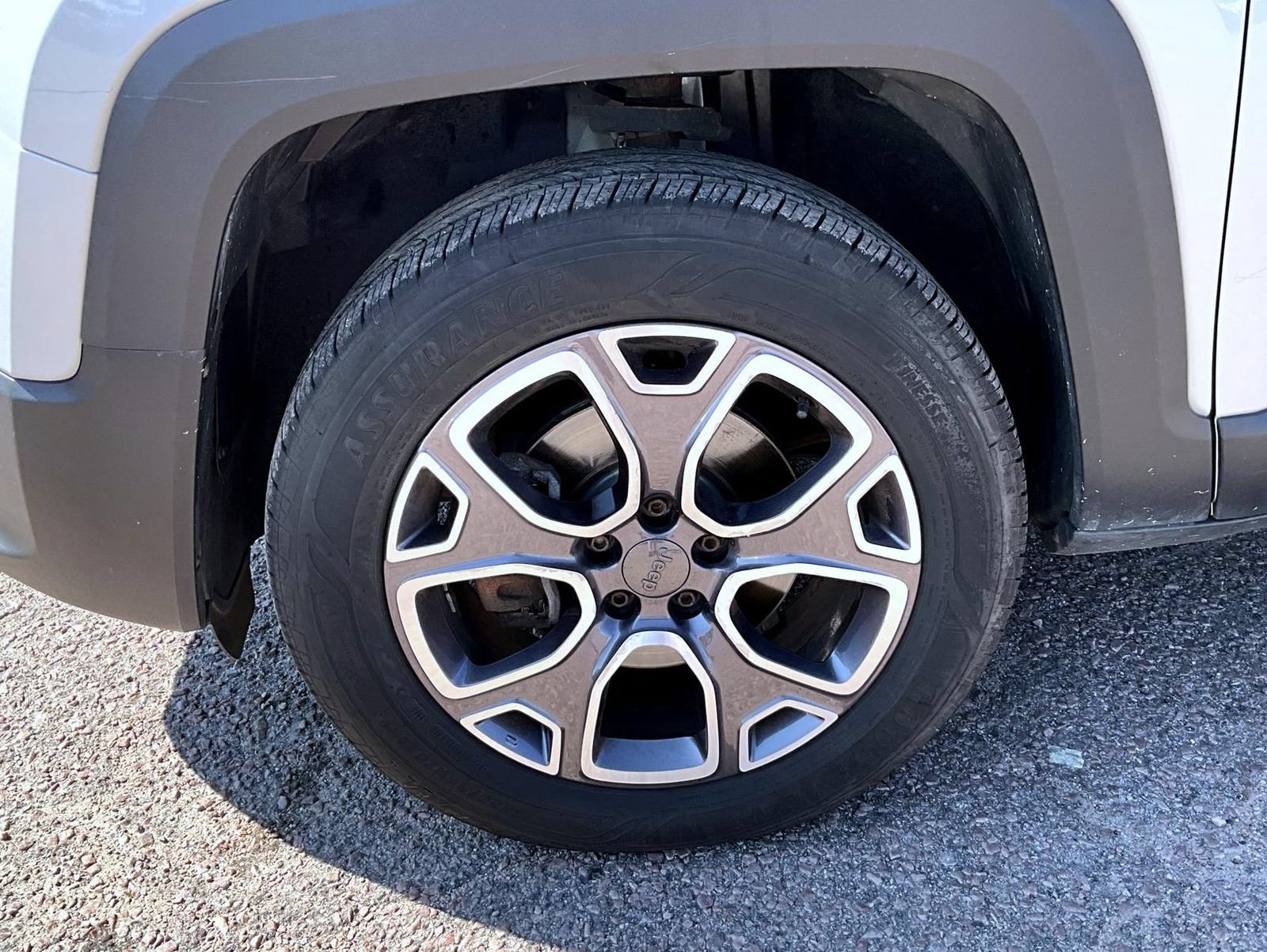 Used 2015 Jeep Renegade Limited w/ Premium Navigation Group AWD/4WD image 22