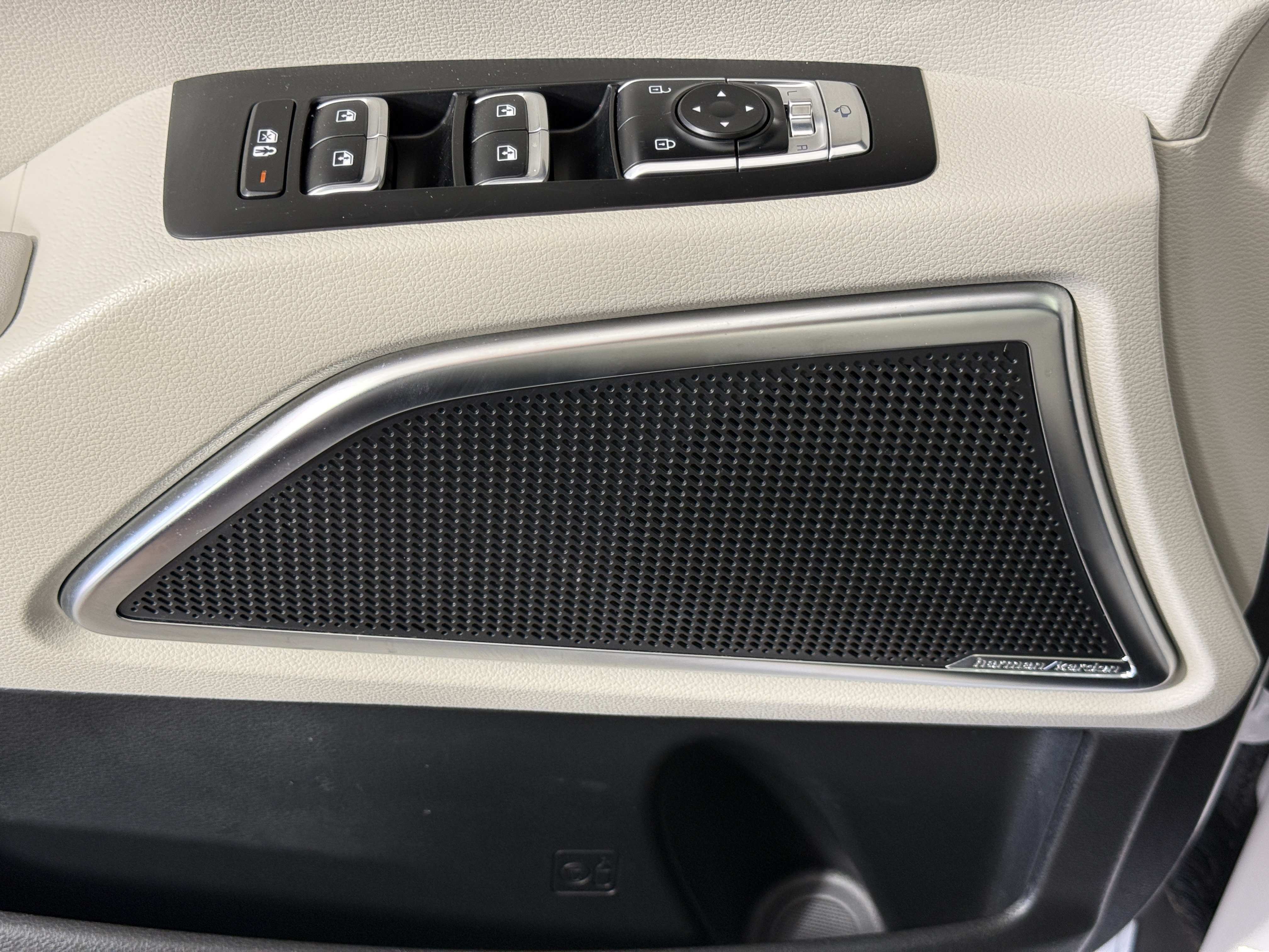 Used 2023 Kia Telluride SX FWD image 16