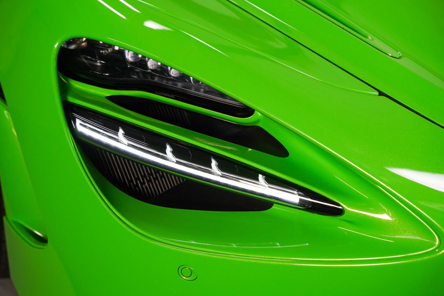 Used 2024 McLaren 750S Spider RWD image 12