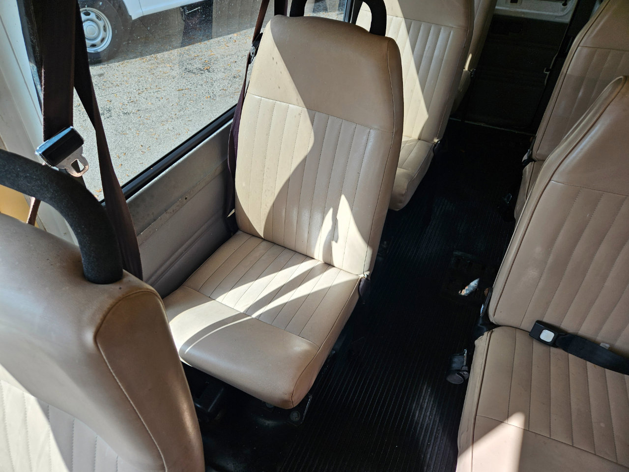 Used 1997 Dodge B3500 image 31