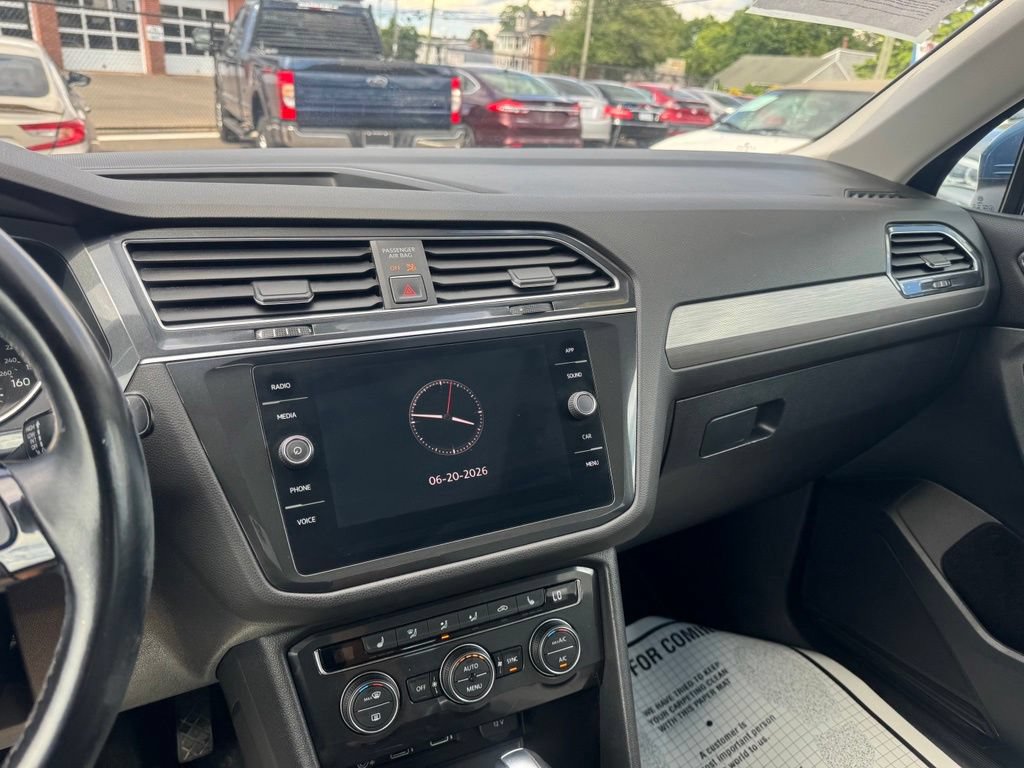 Used 2018 Volkswagen Tiguan SE w/ Panoramic Sunroof Package AWD/4WD image 34