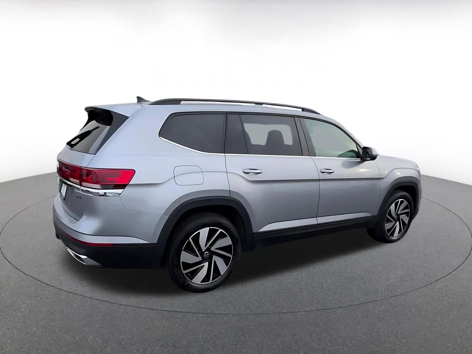 Used 2025 Volkswagen Atlas SE image 15