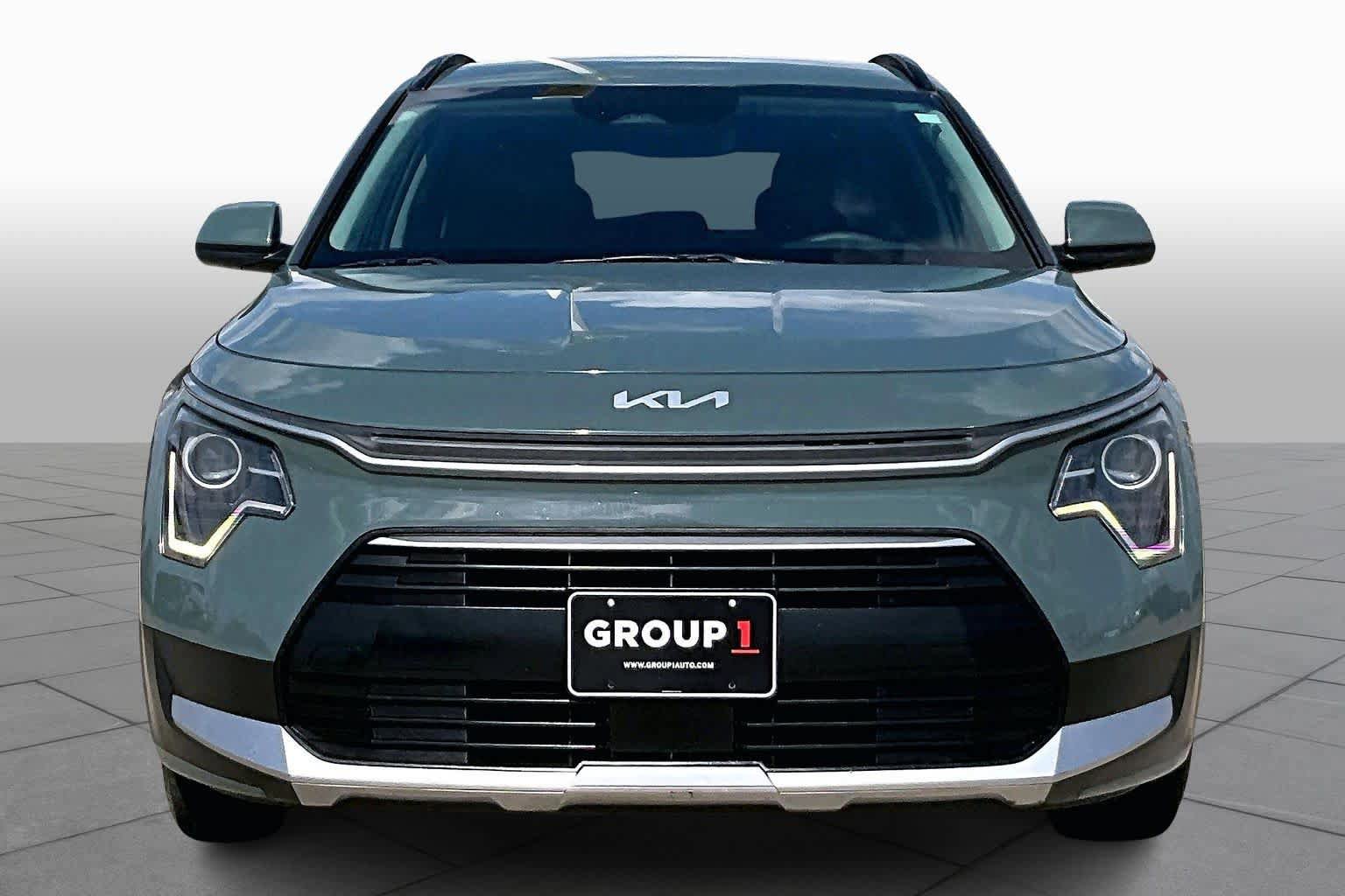 Used 2023 Kia Niro EX image 4