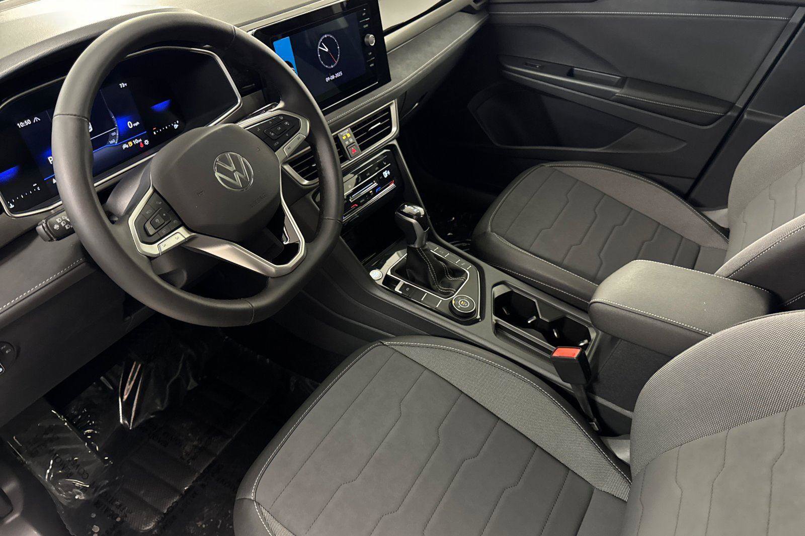 New 2025 Volkswagen Taos SE image 9