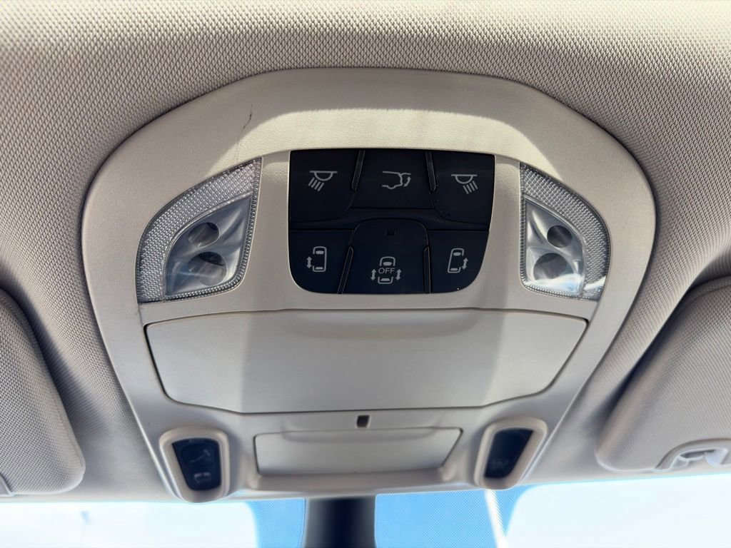 Used 2023 Chrysler Pacifica Limited FWD image 25