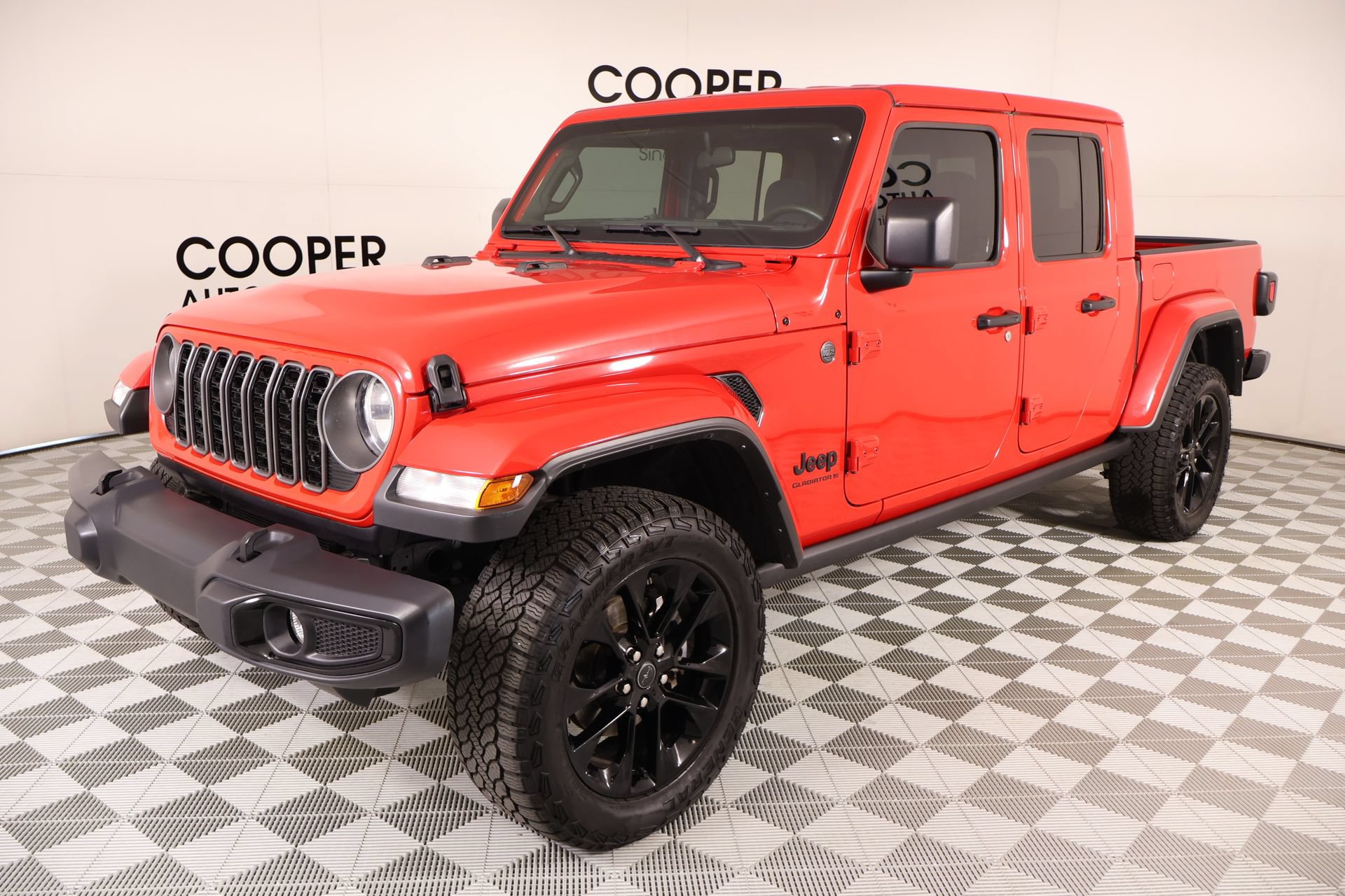 Used 2025 Jeep Gladiator Sport AWD/4WD image 8