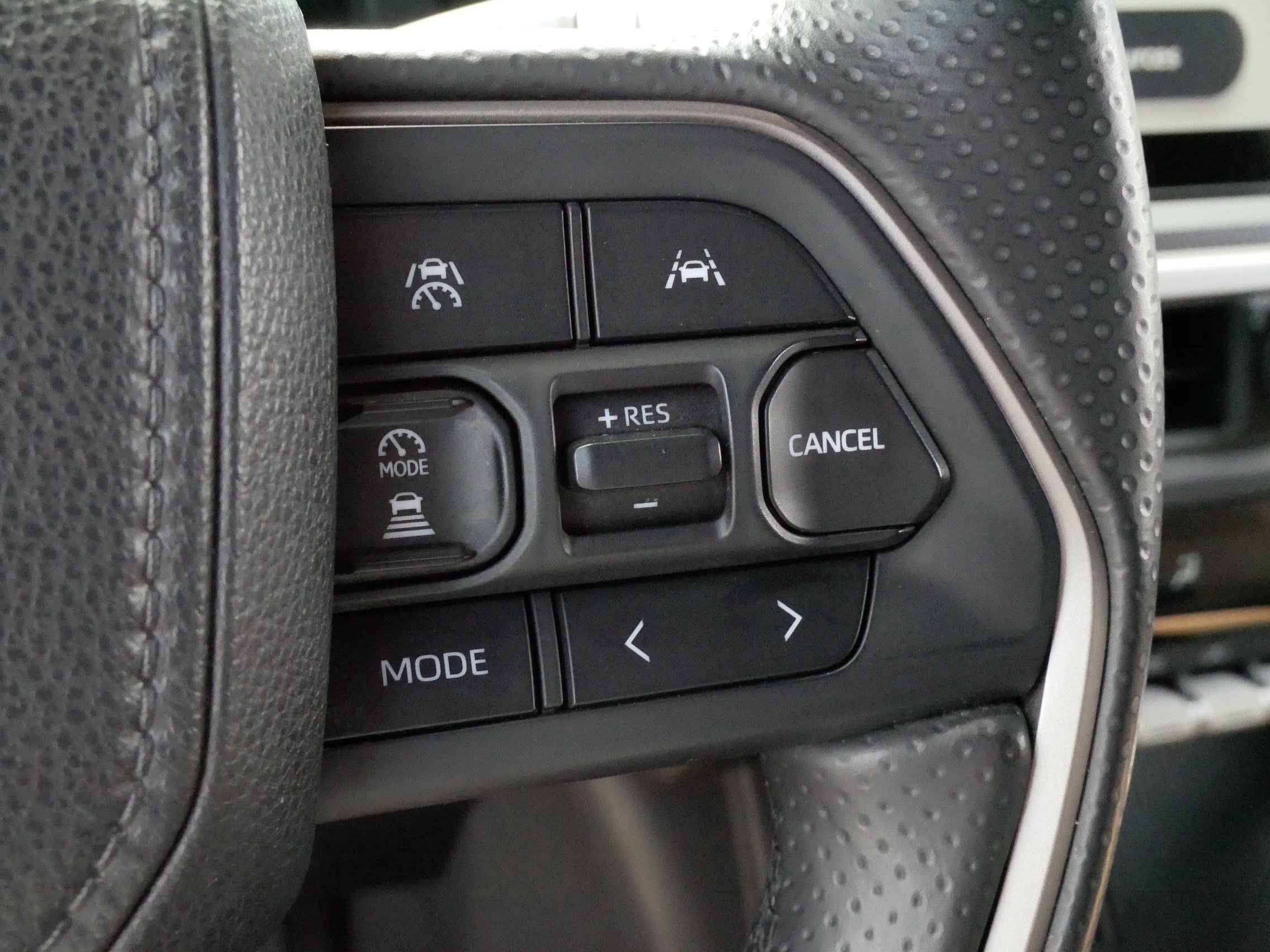 Used 2025 Toyota 4Runner Limited AWD/4WD image 25