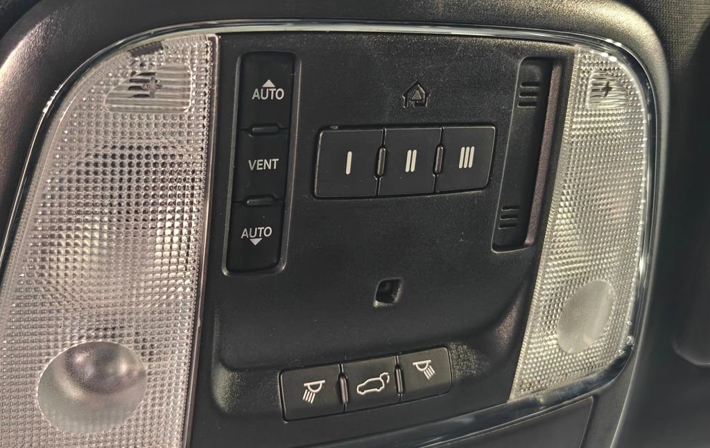 Used 2017 Jeep Grand Cherokee Trailhawk AWD/4WD image 9