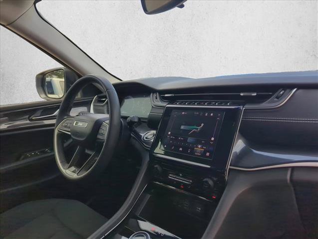 Used 2023 Jeep Grand Cherokee Laredo RWD image 28