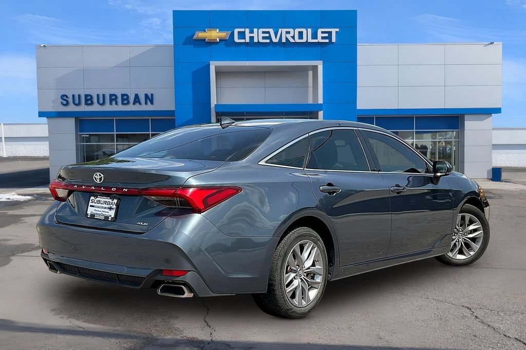 Used 2019 Toyota Avalon XLE FWD image 4