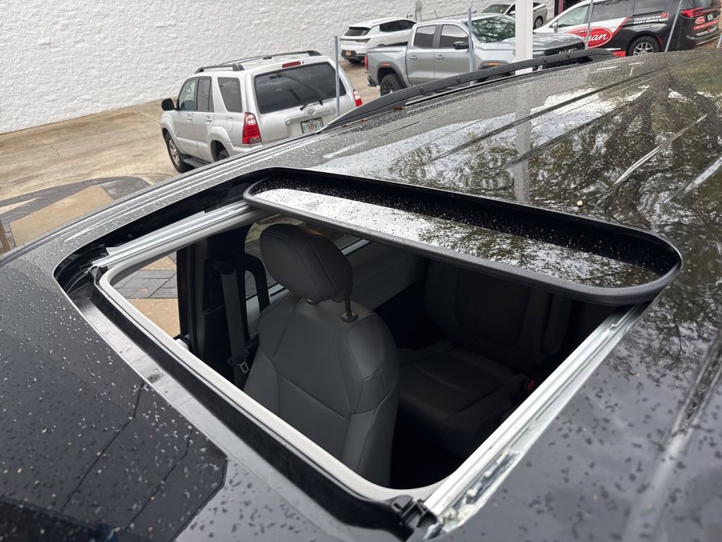 Used 2025 Toyota Sienna XLE image 51