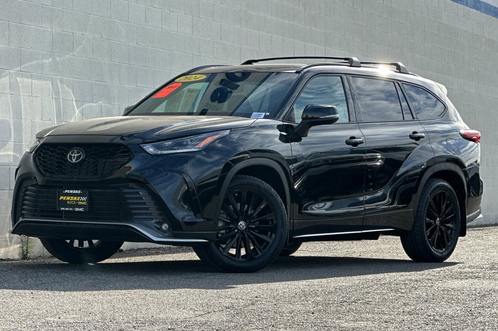 Used 2024 Toyota Highlander XSE FWD image 8