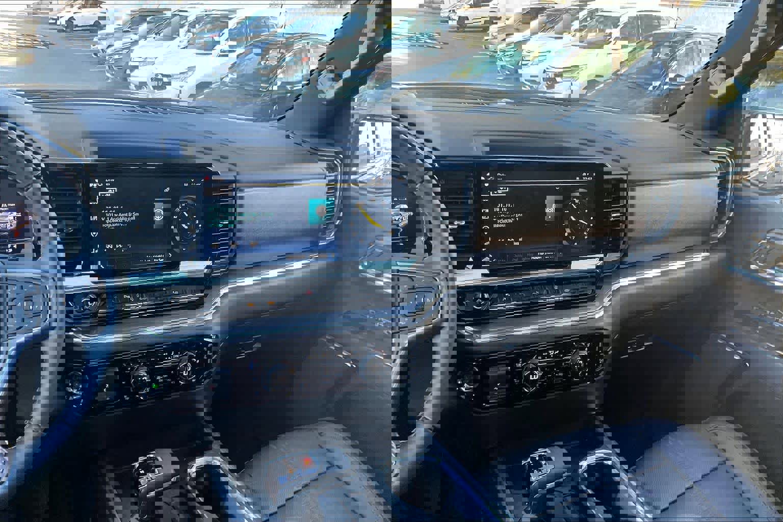 Used 2024 Chevrolet Silverado 1500 High Country w/ Midnight Edition image 9