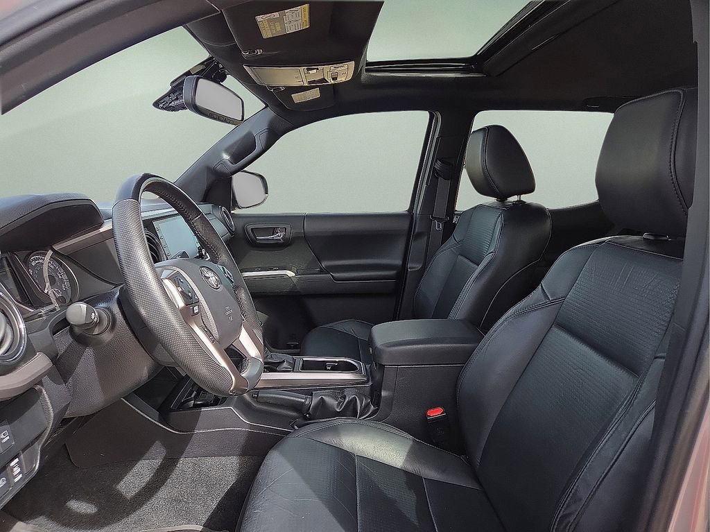 Used 2021 Toyota Tacoma Limited image 25
