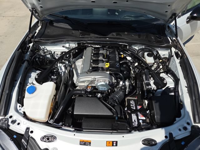 Used 2016 MAZDA MX-5 Miata Club RWD image 9