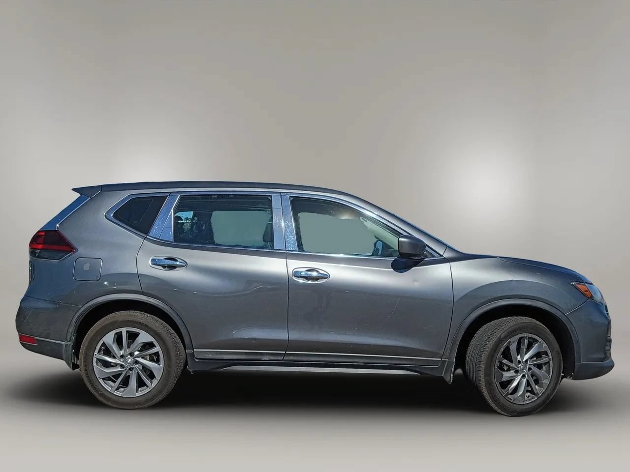 Used 2018 Nissan Rogue S FWD image 4