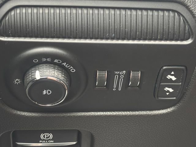 Used 2023 Jeep Wagoneer Series II RWD image 32