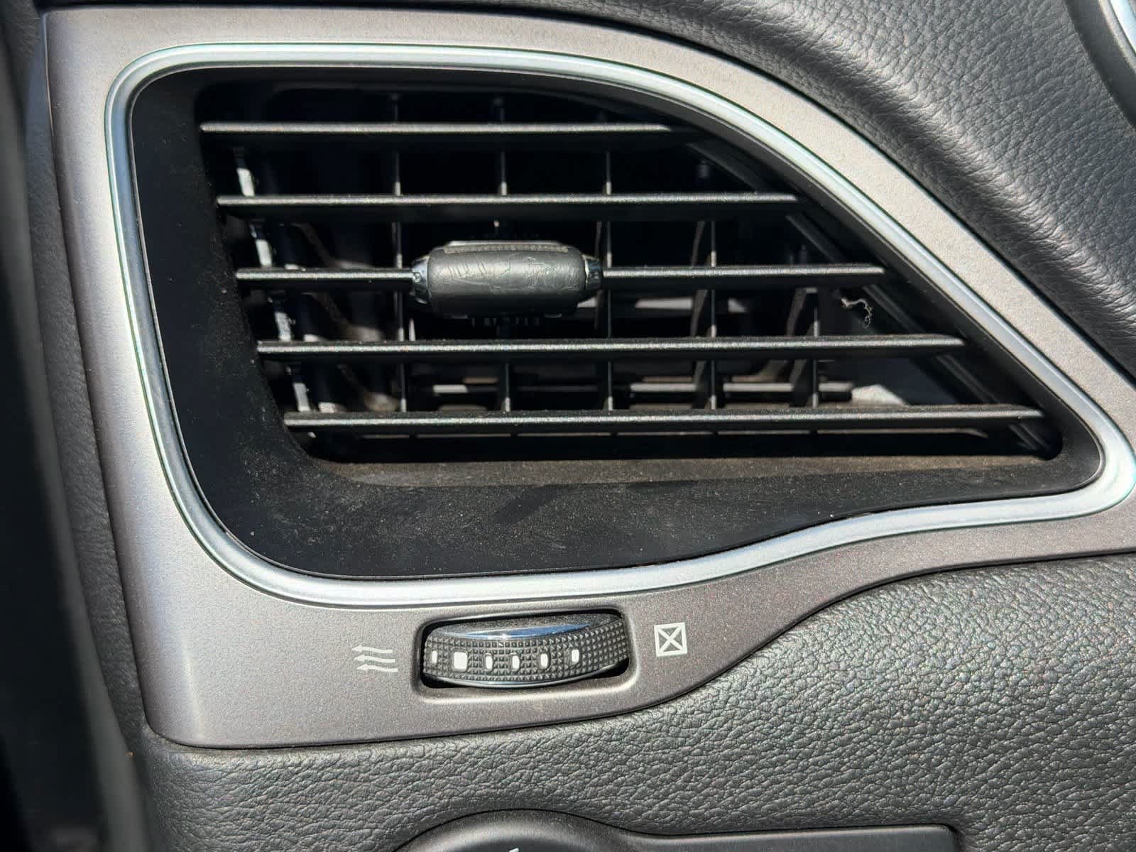 Used 2020 Jeep Cherokee Latitude Plus FWD image 17