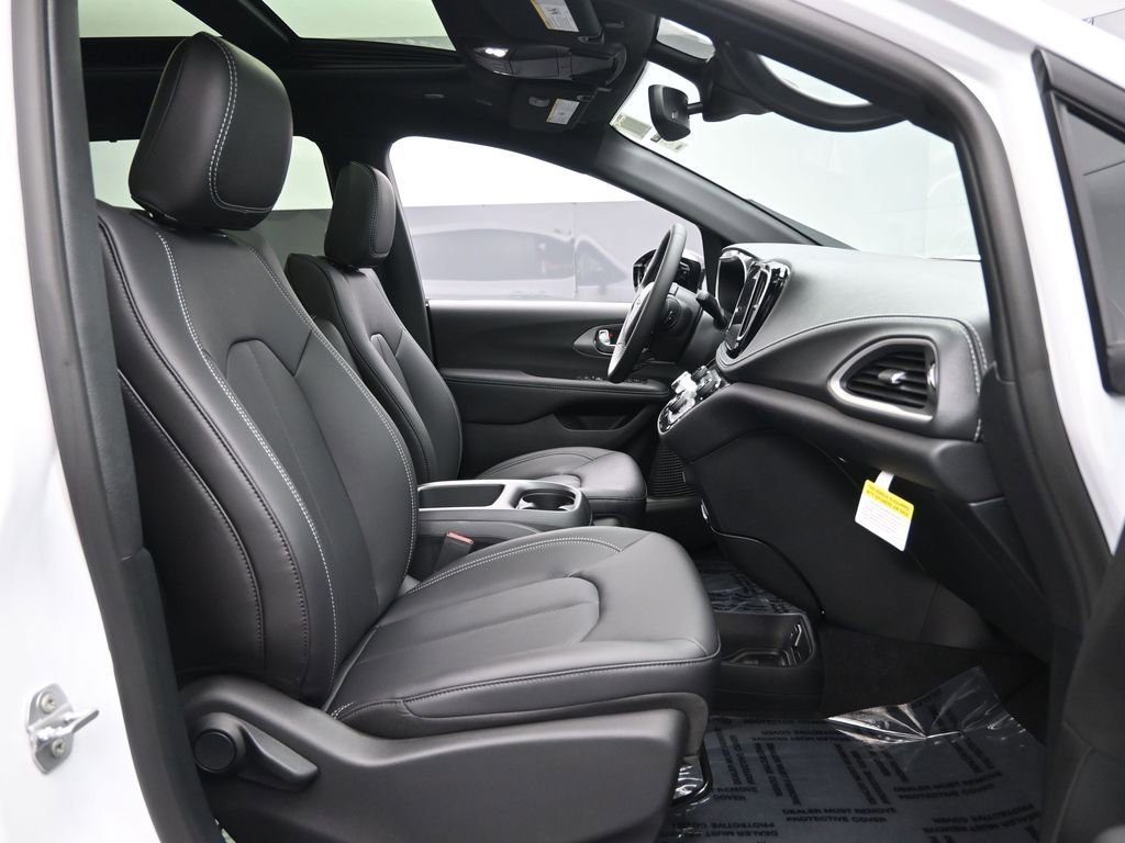 New 2026 Chrysler Pacifica Select image 28