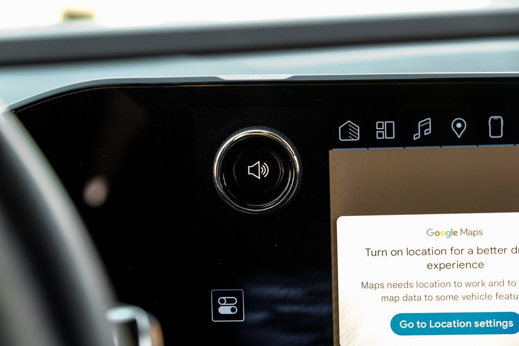 Used 2025 Chevrolet Suburban LS image 22