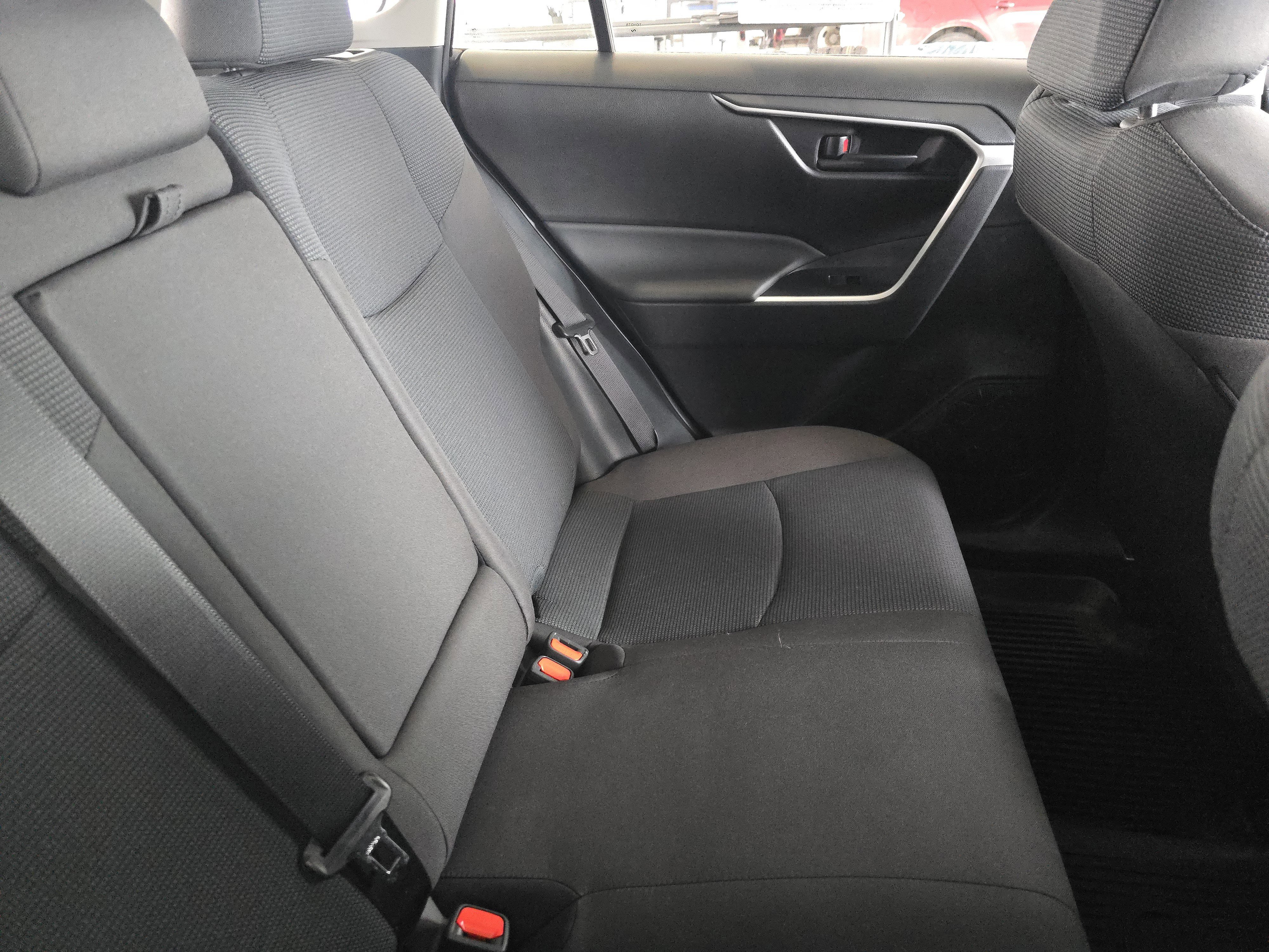 Used 2022 Toyota RAV4 LE image 26