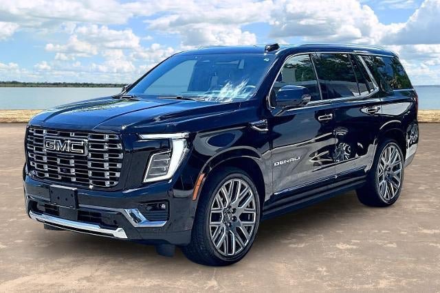 Used 2025 GMC Yukon Denali Ultimate w/ LPO, Floor Liner Package AWD/4WD image 3