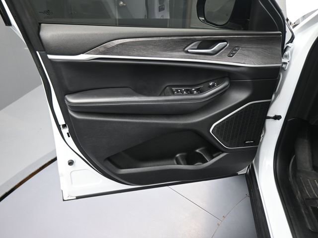 Used 2021 Jeep Grand Cherokee L Limited image 34