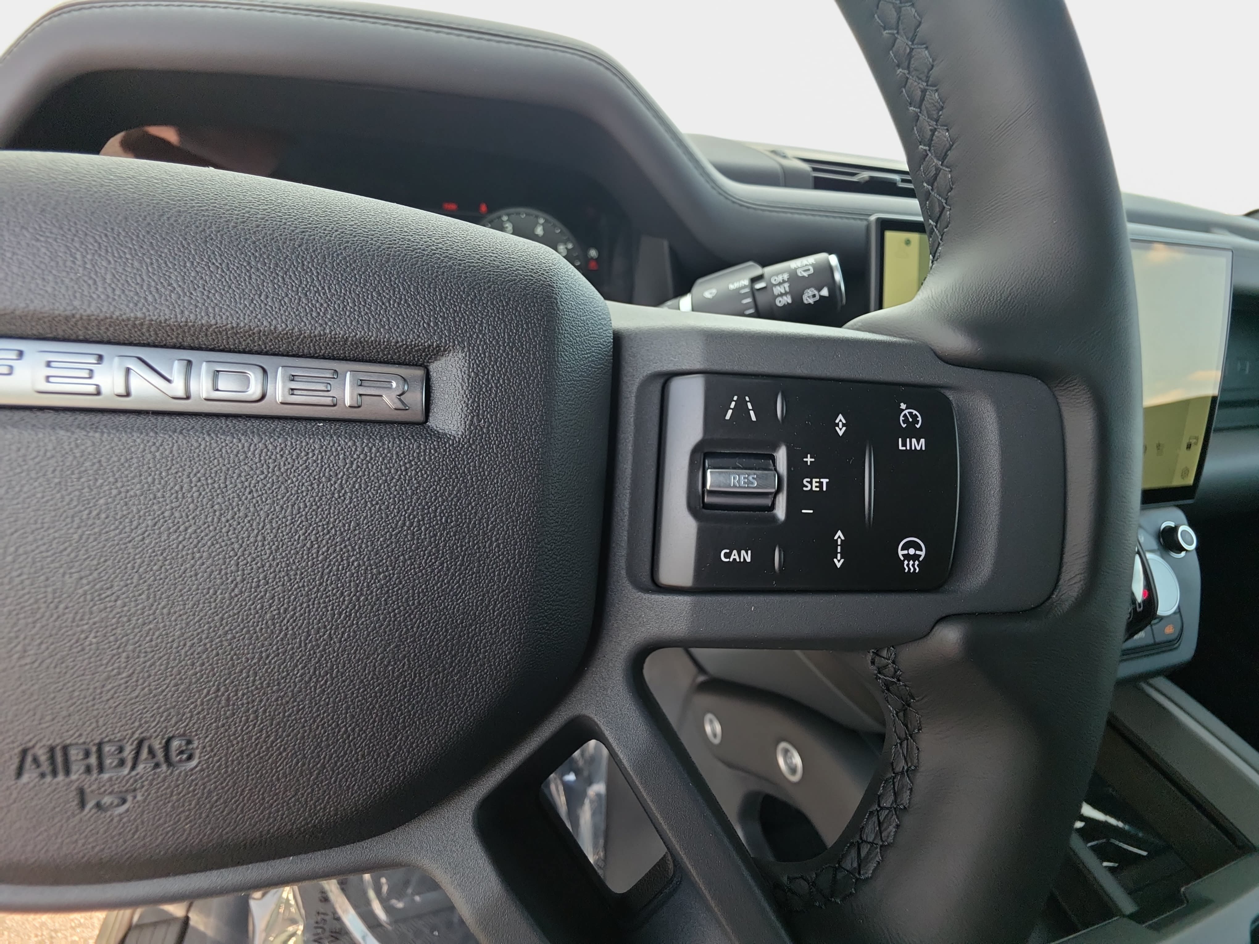 New 2026 Land Rover Defender 110 X-Dynamic SE AWD/4WD image 17