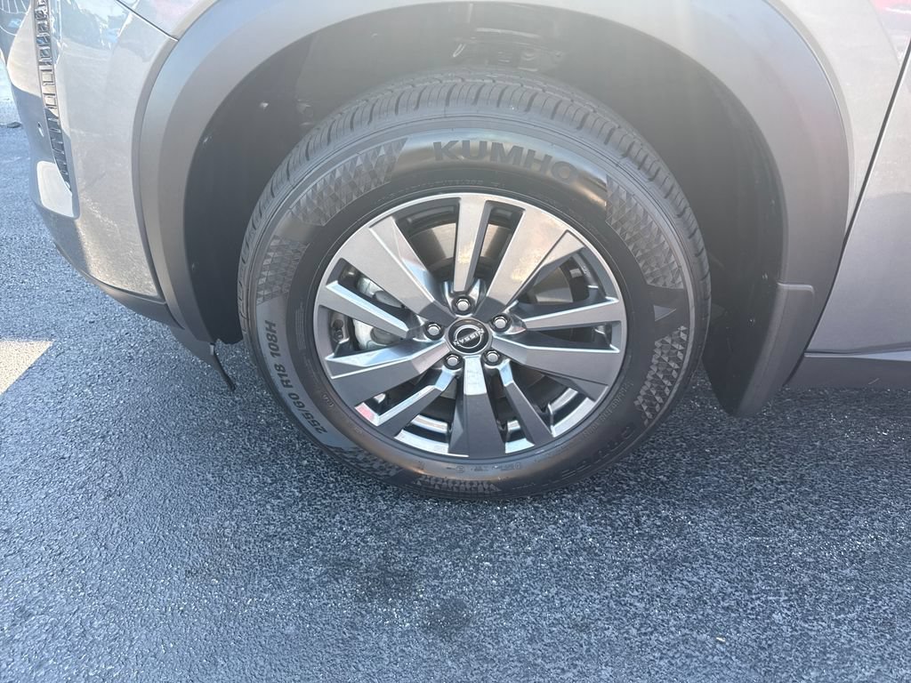 Used 2026 Nissan Pathfinder SV w/ SV Premium Package FWD image 31
