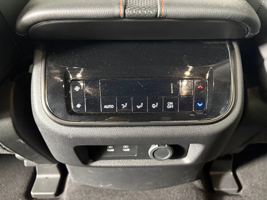 Used 2025 Nissan Armada PRO-4X image 30