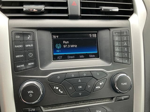Used 2016 Ford Fusion SE FWD image 5