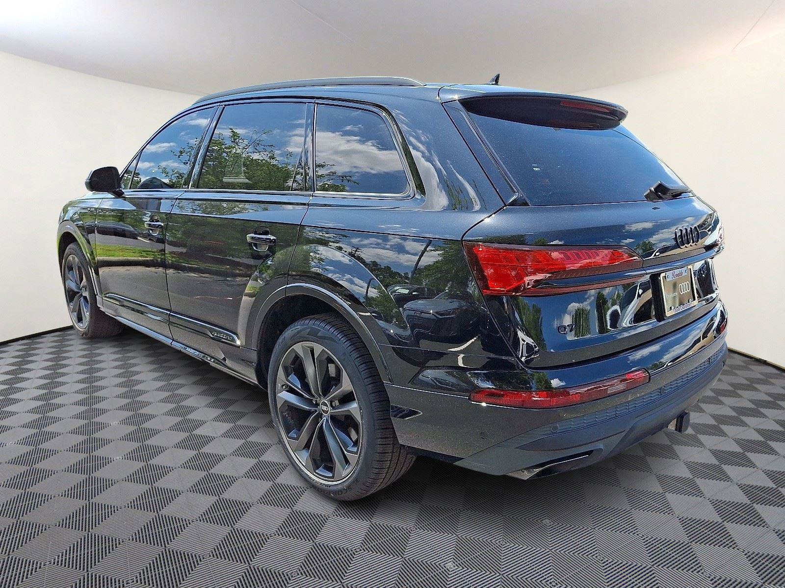 Used 2025 Audi Q7 3.0T Premium Plus image 4