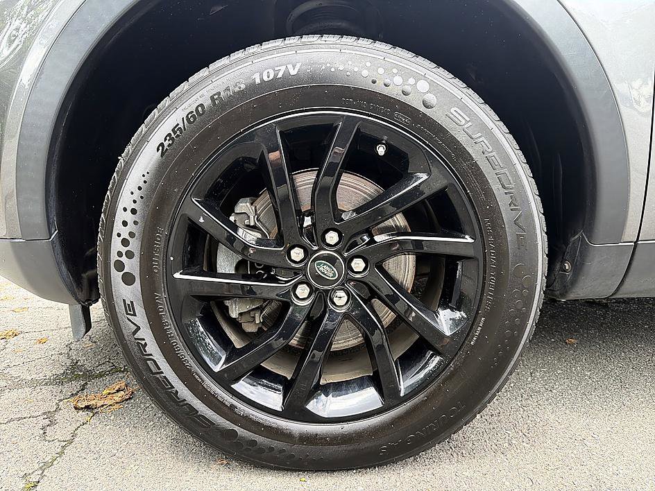 Used 2019 Land Rover Discovery Sport SE AWD/4WD image 8