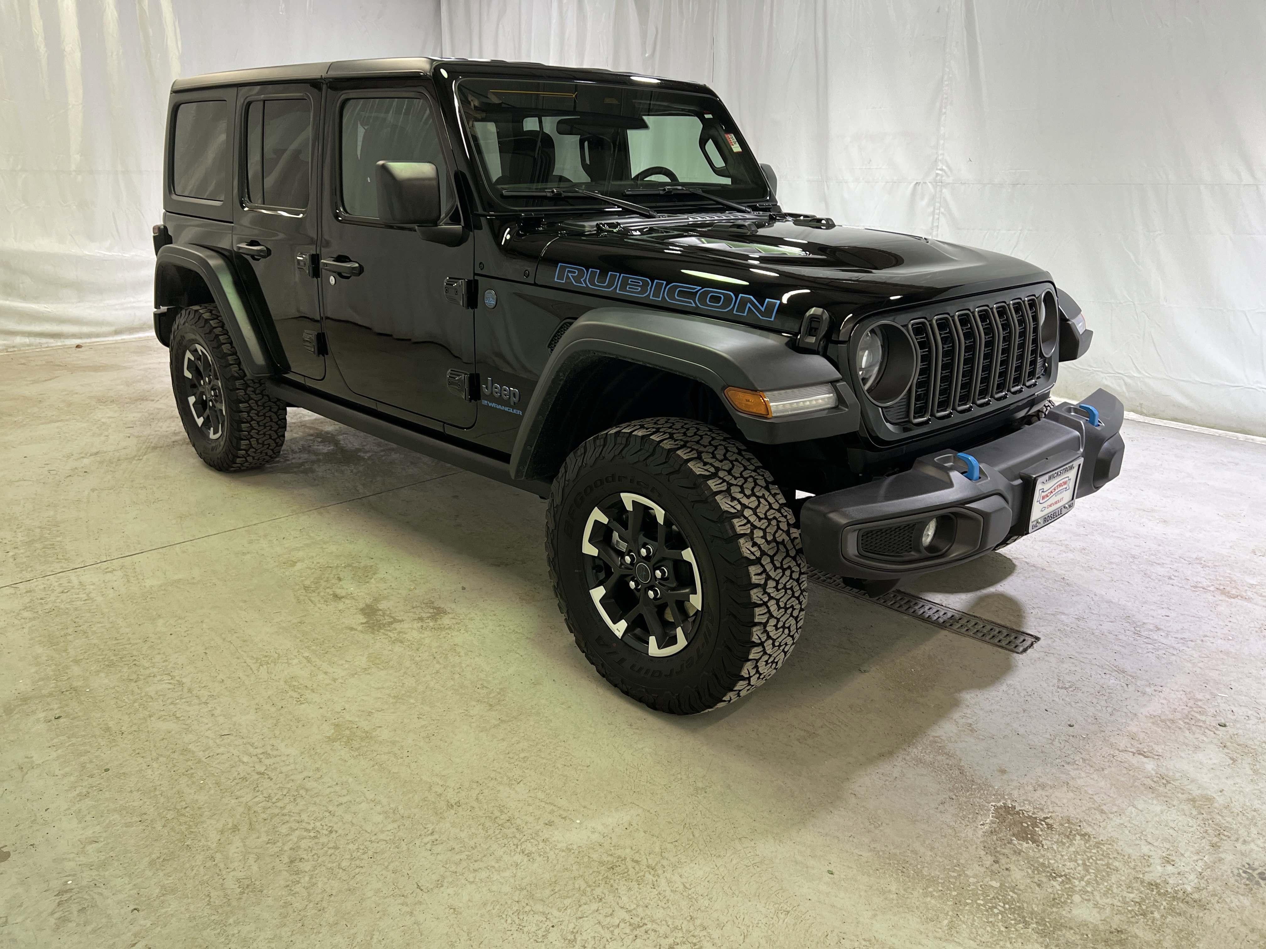 Used 2025 Jeep Wrangler Unlimited Rubicon 4xe w/ Convenience Group image 2