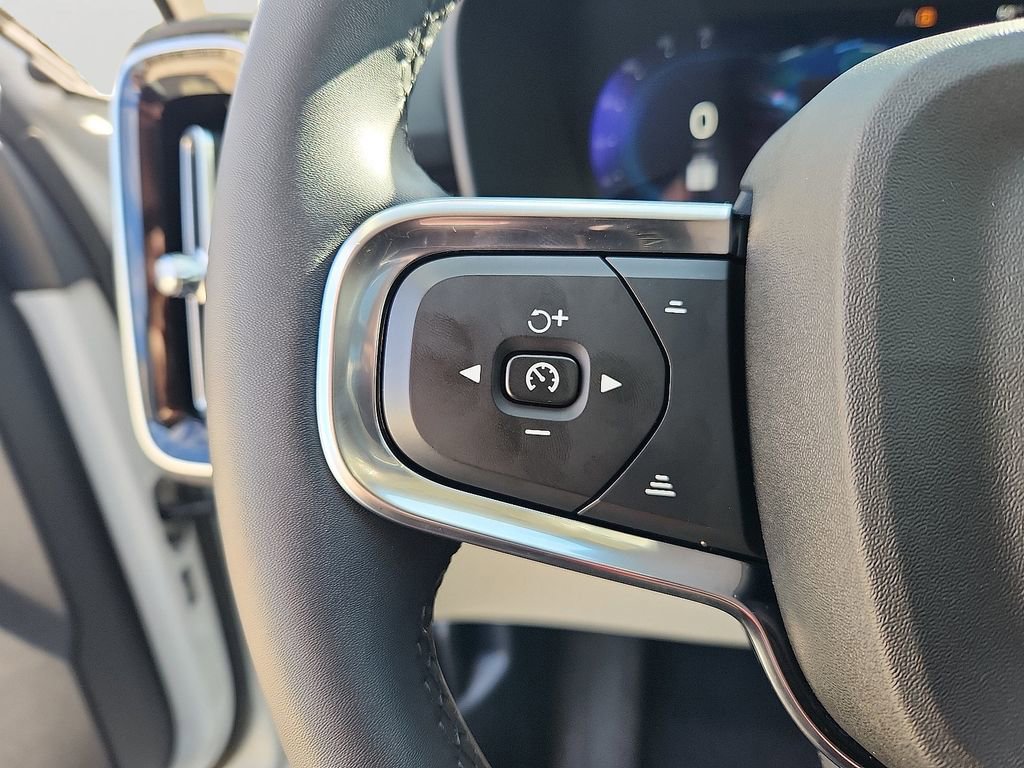Used 2023 Volvo XC40 B5 Plus w/ Driver Assist Package image 21