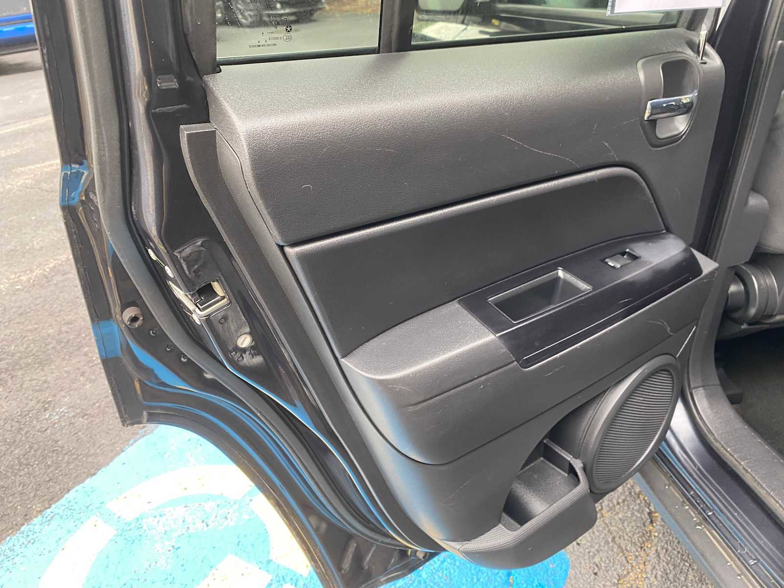 Used 2014 Jeep Patriot Latitude w/ Sun/Sound Group AWD/4WD image 29