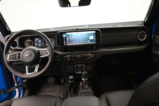 Used 2024 Jeep Wrangler Unlimited Sahara w/ Technology Group AWD/4WD image 23