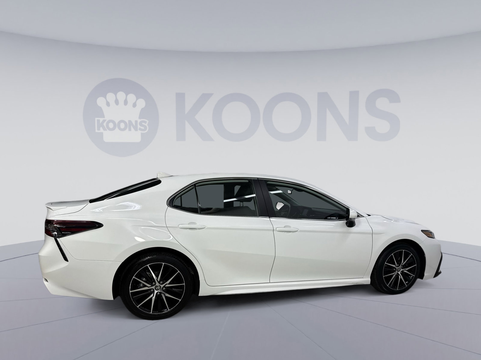 Used 2024 Toyota Camry SE w/ Cold Weather Package image 13