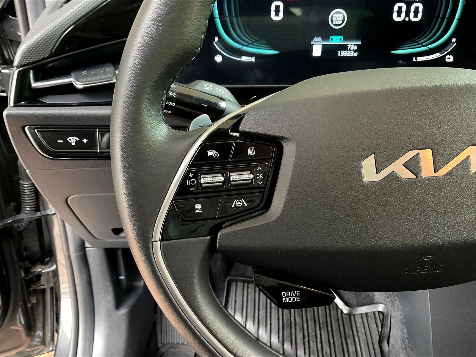 Used 2023 Kia Niro EX FWD image 11