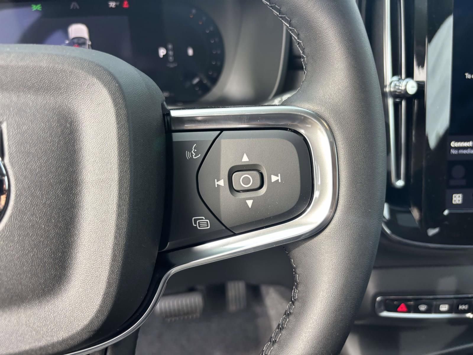 New 2026 Volvo XC40 B5 Core w/ Protection Package Premier AWD/4WD image 18